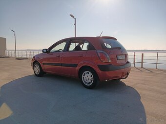 Kia Rio - 4