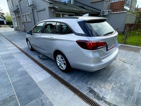 Opel Astra Sports Tourer - 4