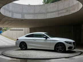 Mercedes Benz C trieda Coupé 220 d AMG Line 4MATIC A/T - 4