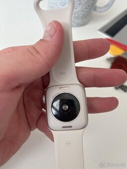 Predám Apple Watch SE - 4