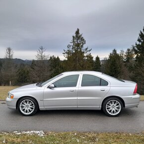 VOLVO S60 2.4 D MOMENTUM - 4