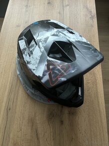 Leatt Gravity 4.0 V23 - 4