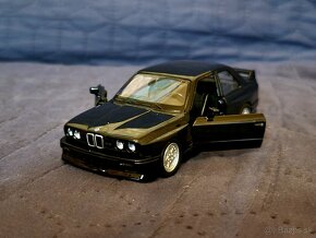 BMW M3 1987 (1:36, bez krabice a stojana) - 4