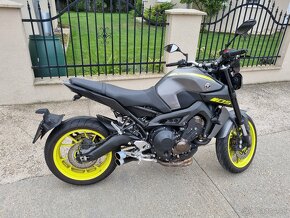 Yamaha MT09 - 4