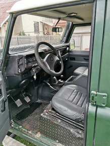 Land Rover Defender 130 - 4