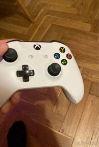 Xbox one s- 1TB, dva ovládače a hry fifa 19,21. - 4