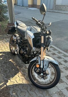 Honda CB125R 2023 - 4