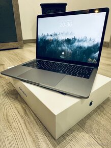 Macbook Pro 13" 2018 TouchBar Space Gray - 4