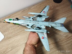 plastikový model Su-22 1/48 - 4