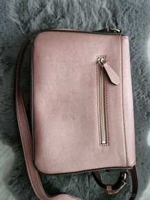 GUESS Crossbody růžová kabelka, jako nová + dustbag - 4