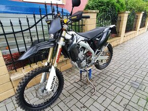 Suzuki RMZ 450 2011 možno postavit i na SPZ - 4