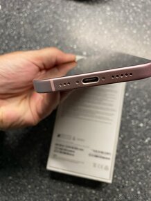 iPhone 15 pink - 4