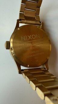 Hodinky Nixon Sentry SS  all gold/blue sunray - 4