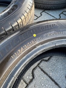 Predám skoro nové pneu 195/65 R16 - 4