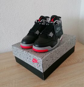 Air Jordan 4 Bred - 4