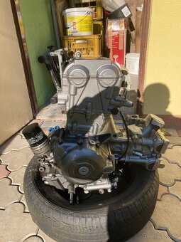 Motor Suzuki V-Strom 650 - 4