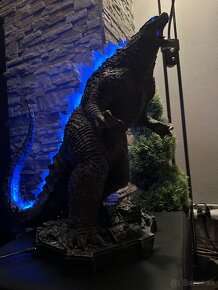 Figurka Godzilla LED podsvietenie - 4