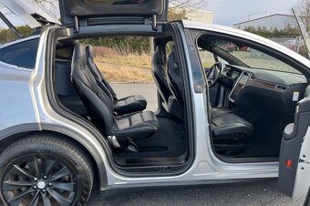 Tesla Model X - 4