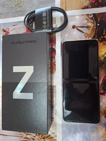 Samsung Galaxy Z Flip3 - 4