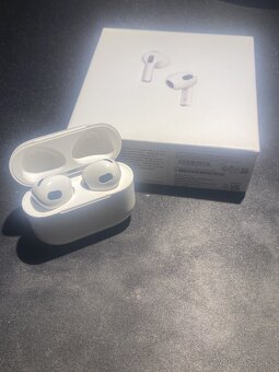 Apple AirPods 3 - 4