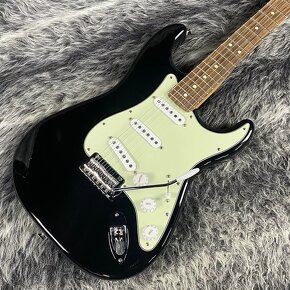 Fender Stratocaster Player Series Limited Edition - 4