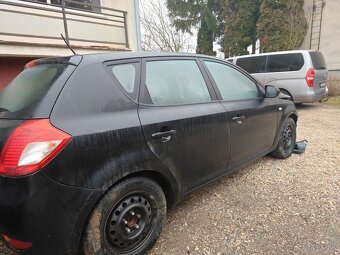 Kia Ceed 1.6 CRDi 85kw model 2011 plne pojazdná - 4