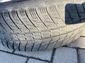 zimne pneumatiky 215/70 R16 a plechove disky - 4