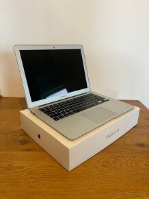 Apple MacBook Air 13 ( early 2015 ) 8gb - 4