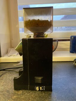 Presso stroj Rancilio, mlynček Eureka - 4