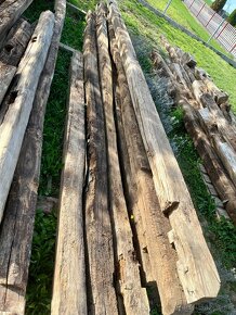 Staré dubové hranoly a trámy - ručne kresané - 4