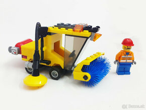 LEGO 7242 - Street Sweeper - 4