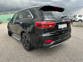 KIA Sorento - 4