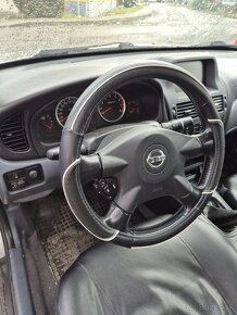 Nissan almera N16 hatchback - 4