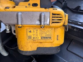 DeWALT DCGG571M1 Aku Mazací lis 18V - 4