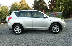 TOYOTA RAV4 2.2 D-4D 100kW- 4x4-UZAVIERKA-DIGIKLIMA-NOVA STK - 4