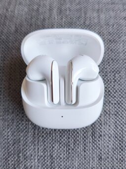 Predám Xiaomi Buds 5 - Ceramic White Biele - 4