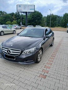 Mercedes E Sedan - 4