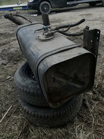 Palivová nádrž na traktor (60l) - 4