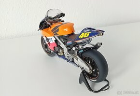 1:12 Postavená Tamiya Honda RC211V Rossi 2002 - 4