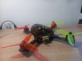 Predám 2x 5palcové FPV drony a príslušenstvo - 4