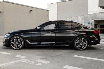 BMW M550i xDrive - 4