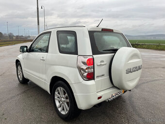 Suzuki Grand Vitara 1.6 benzin 4x4 black and white - 4