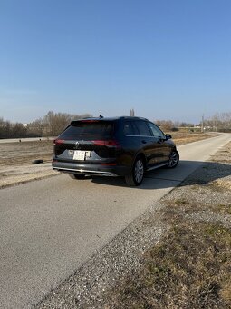 Volkwagen Golf Alltrack 2.0TDI 4MOTION DSG Matrix Pano - 4