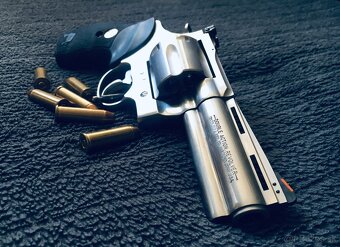 Colt Anaconda 4” .44 Magnum - 4