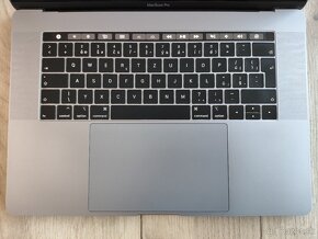 MacBook Pro 15" 2018 - 4