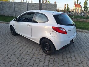 MAZDA 2 1,4 BENZÍN ROK 2010 - 4