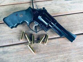 Revolver Smith & Wesson. 357 Magnum - 4