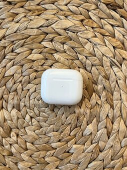 Apple AirPods (3. generácie) s Lightning s nabíjacím puzdrom - 4