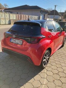 Predám Toyotu Yaris 1,5 Hybrid - 4