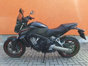 Predám Hondu CB650F r.v.2015 s ABS naj. 12500 km. - 4